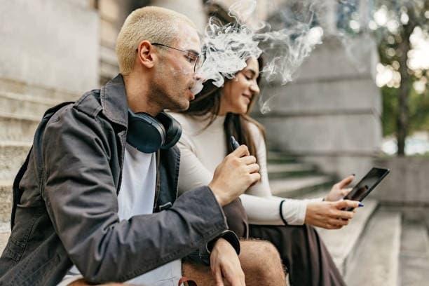 E-cigareta insider guide to electronic cigarette starter kits for beginners and experienced vapers