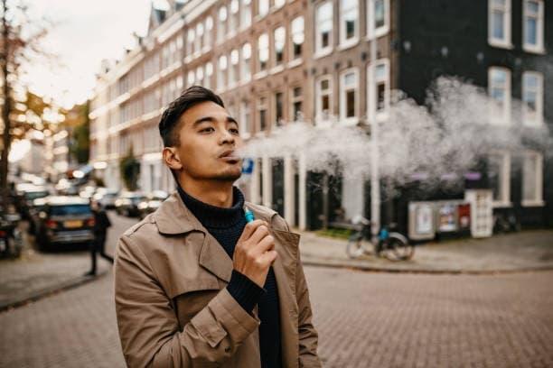 E-Zigaretten Risks and Prevention Strategies for Addressing e-cigarettes and youth Uptake
