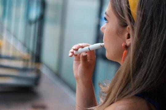 Why đá gà thomo trực tiếp livestreams are booming and what organic electronic cigarettes signal for sustainable vaping